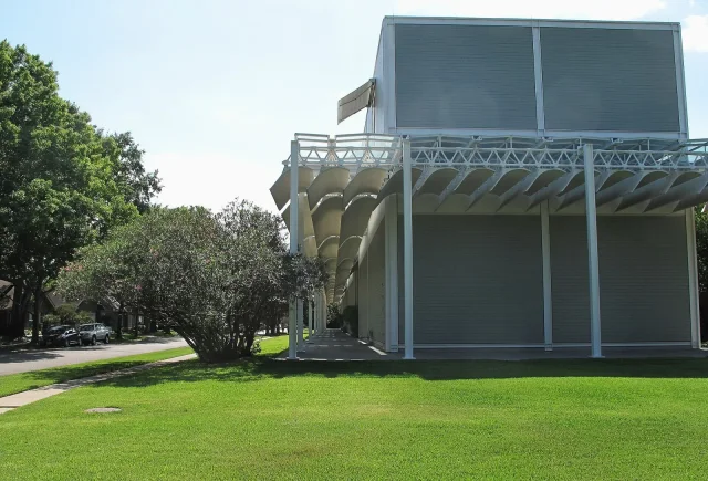 The Menil Collection · Menil Collection Building (5887506245).jpg
