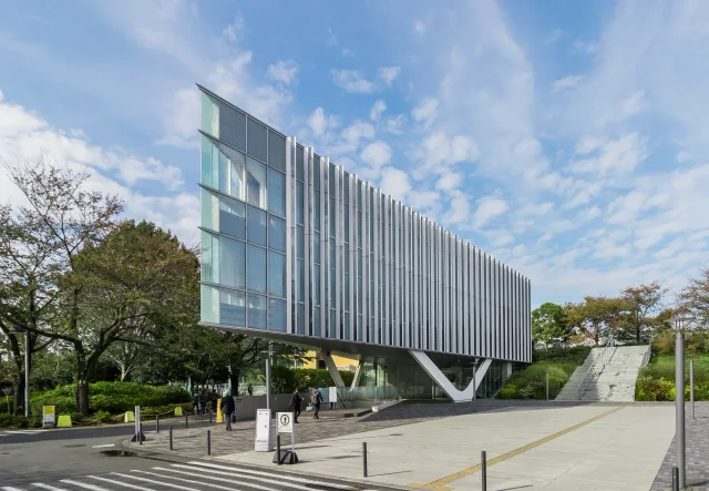 Tokyo Institute of Technology Library · 東京工業大学 大岡山キャンパス付属図書館。安田幸一研究室＋佐藤総合計画設計(2011)。BCS賞受賞(2013)。