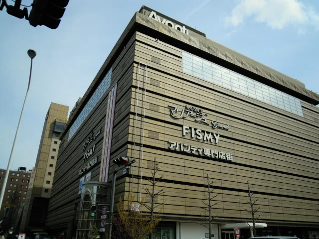 京都駅南口地区第1種市街地再開発事業施設建築物「アバンティ」 · Avanti