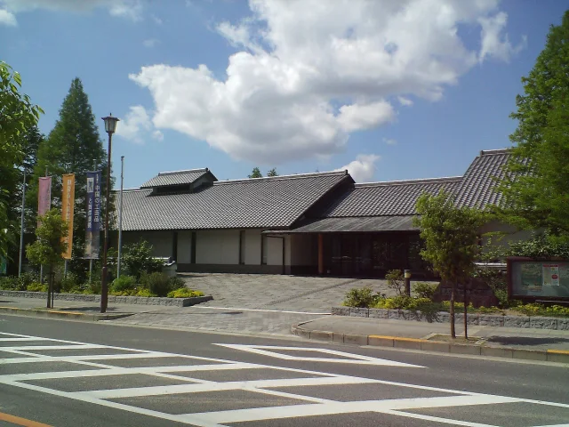 Kuboso Memorial Museum of Art Kuboso Hall, Izumi · 投稿者自身が『 和泉市久保惣記念美術館 』（ 大阪府 和泉市 内田町3-6-12）を現地で撮影。 【 前回の撮影 （ 2006年 （ 平成 18年） 10月09日 （ 月 ））では、カメラの性能が悪く、 写真 が不鮮明だったので、新しく撮りなおした。】 2007年 （ 平成 19年） 05月20日 （ 日 ）撮影 撮影機材：某メーカー製 デジタルスチルカメラ 撮影者： 阪神強いな
