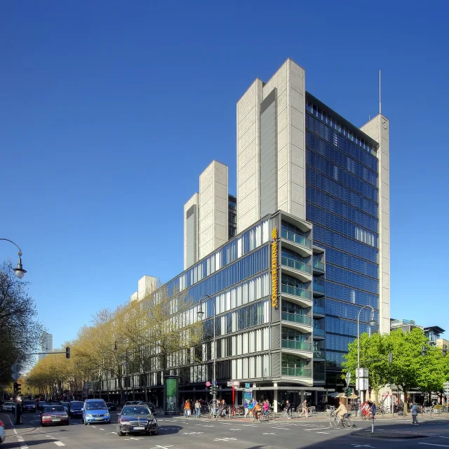 Gerling Ring-Karree, Büro- und Geschäftshaus · Gerling Ring-Karree, Ansicht von der Kreuzung Hohenzollernring/Magnusstraße, Köln. Architekt: Norman Foster, Baujahr: 1999-2001