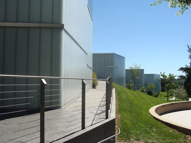 Nelson-Atkins Museum: Bloch Building · Bloch rooz aftabi.JPG