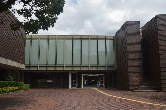 Yamaguchi Prefectural Library · 山口県山口市後河原150-1にある山口県立山口図書館。