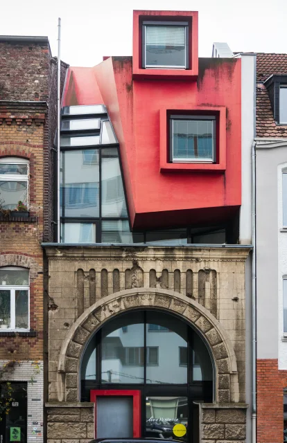 Legal/Illegal, Wohn- und Geschäftshaus in einer Baulücke, Goltsteinstraße 110 · Wohn- und Geschäftshaus „legal/illegal“, Goltsteinstraße 110, Köln-Bayenthal. Architekt Manuel Merz, Kölner Architekturpreis 2003