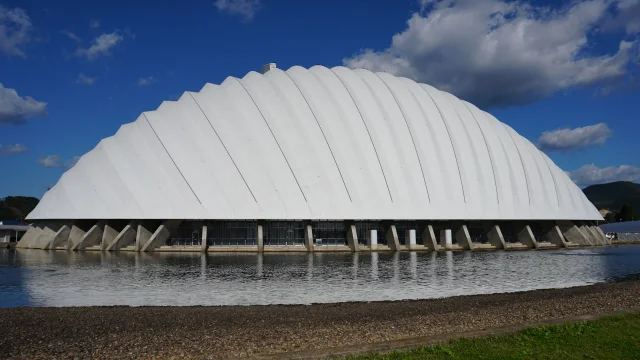 Odate Jukai Dome · 大館樹海ドーム（ニプロハチ公ドーム）。国内最大級の木造ドームである。