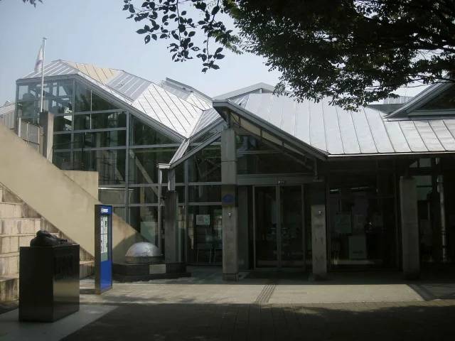 大阪国際平和センター · ピースおおさか大阪国際平和センター