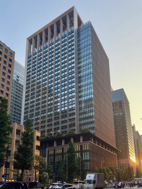 Marunouchi Eiraku Building · Exterior view of the Marunouchi Eiraku Building.