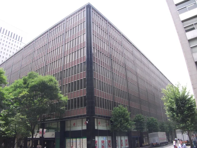 国際ビルヂング・帝国劇場 · 東京・丸の内、 国際ビルヂング （帝劇ビル）北東角