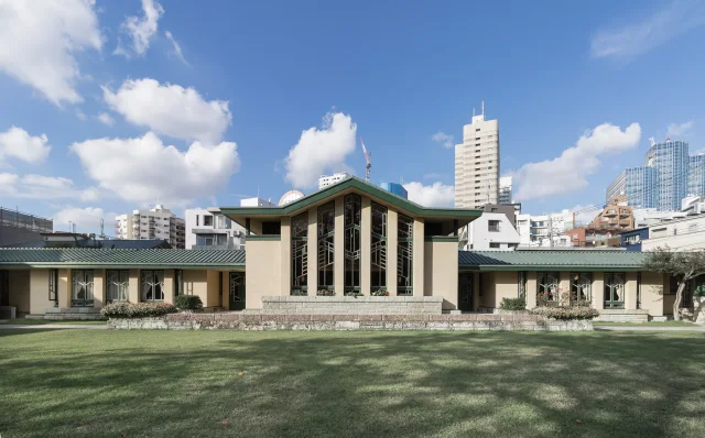 Jiyu Gakuen Myonichikan · 自由学園明日館、中央棟（重要文化財）。東京都豊島区。フランク・ロイド・ライト設計、1922。