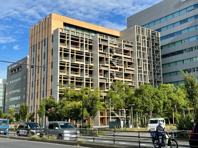 Mokuzai Kaikan (Wood Wholesalers Association of Tokyo) · 東京都江東区新木場1-18-8にある木材会館（東京木材問屋協同組合）。