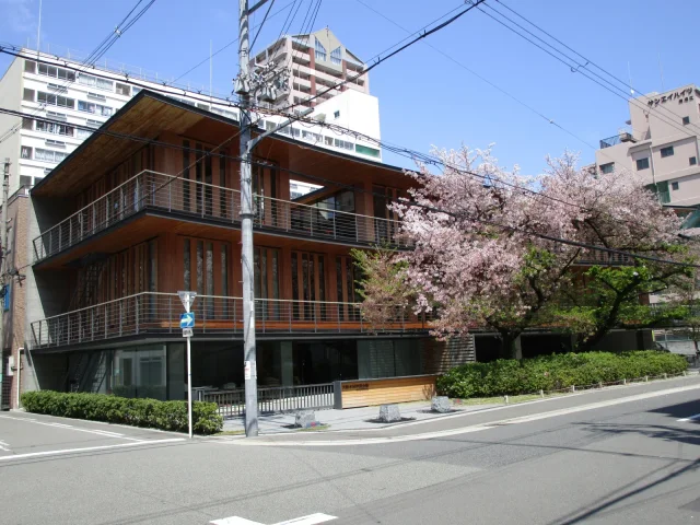 Osaka Timber Association Building · 大阪木材仲買会館と桜