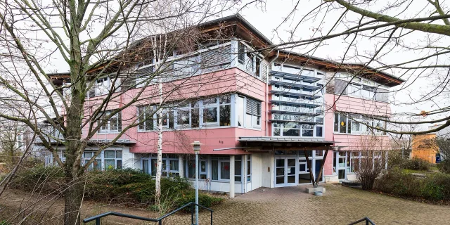 Freie Waldorfschule Köln-Chorweiler Weichselring, Köln · Freie Waldorfschule Köln, Köln-Chorweiler. Bj. 1998, Architekturbüro plus+ bauplanung. Kölner Architekturpreis 2000