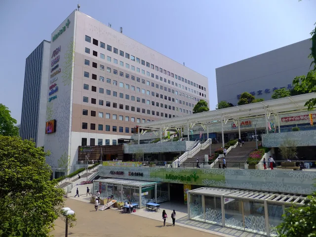 South Development at The Tsudanuma Station of J.N.R. · モリシア津田沼 、Morisia Shop棟(右側低層棟)とMorisia Restaurant棟(左側高層棟)