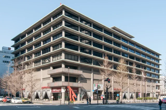 逓信ビル · 逓信総合博物館。